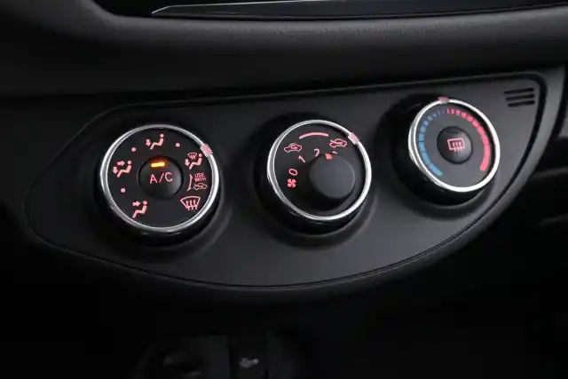 Punainen Viistoperä, Toyota Yaris – OVC-152