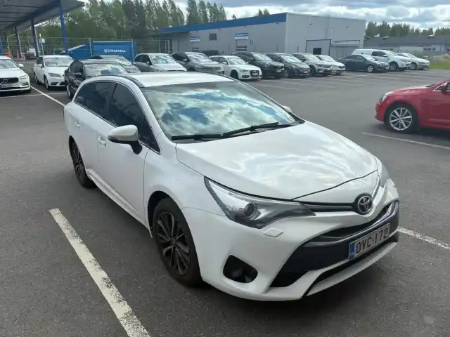 Valkoinen Farmari, Toyota Avensis – OVC-172