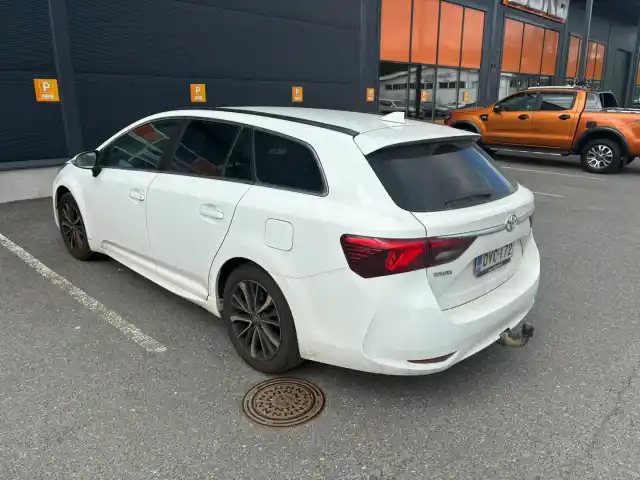 Valkoinen Farmari, Toyota Avensis – OVC-172