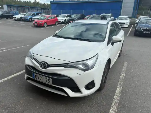 Valkoinen Farmari, Toyota Avensis – OVC-172