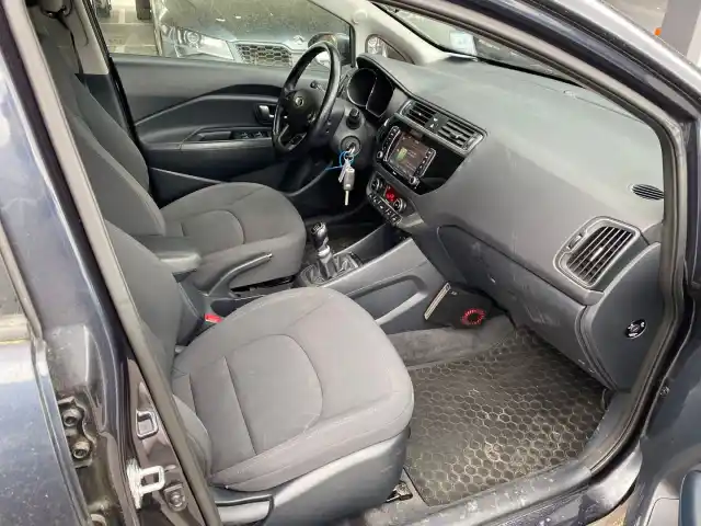 Sininen Viistoperä, Kia Rio – OVC-556