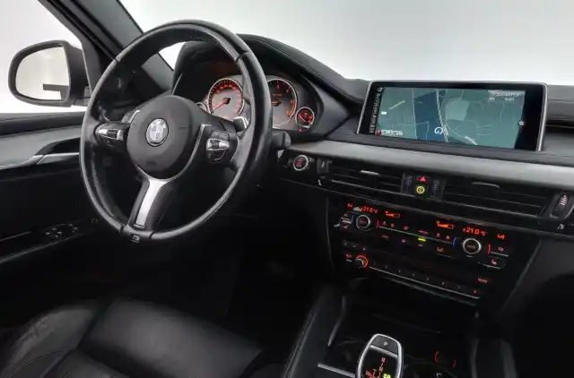 Valkoinen Maastoauto, BMW X6 – OVE-130