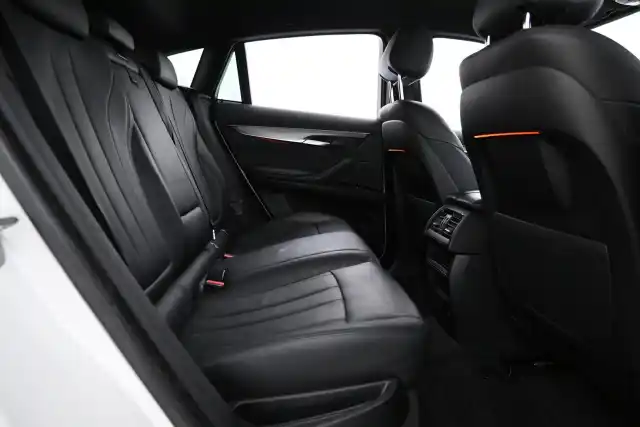 Valkoinen Maastoauto, BMW X6 – OVE-130