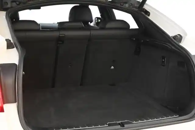 Valkoinen Maastoauto, BMW X6 – OVE-130