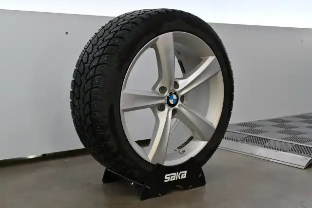 Valkoinen Maastoauto, BMW X6 – OVE-130