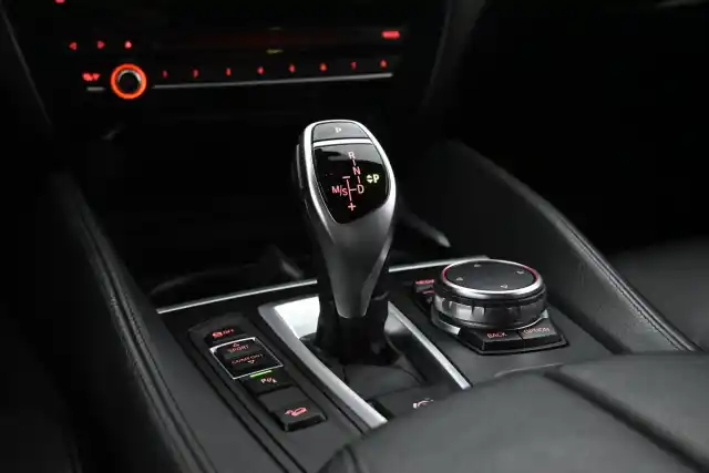 Valkoinen Maastoauto, BMW X6 – OVE-130