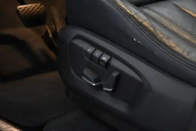 Valkoinen Maastoauto, BMW X6 – OVE-130
