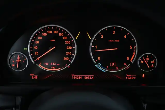 Valkoinen Maastoauto, BMW X6 – OVE-130