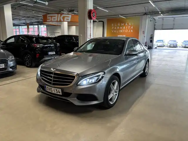 Harmaa Sedan, Mercedes-Benz C – OVE-134