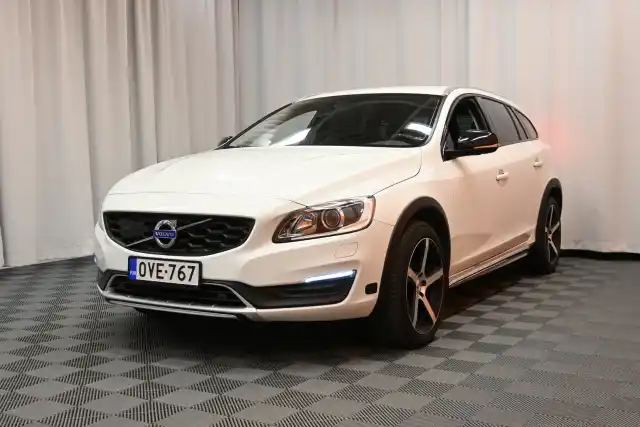 Valkoinen Farmari, Volvo V60 Cross Country – OVE-767