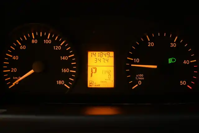 Harmaa Kuorma-auto, Mercedes-Benz Sprinter – OVH-661