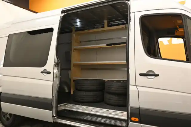 Harmaa Kuorma-auto, Mercedes-Benz Sprinter – OVH-661