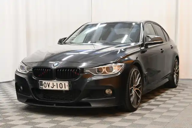 Musta Sedan, BMW 330 – OVJ-101