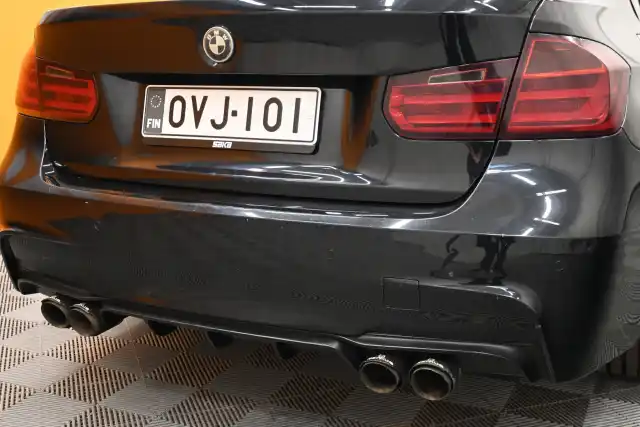 Musta Sedan, BMW 330 – OVJ-101