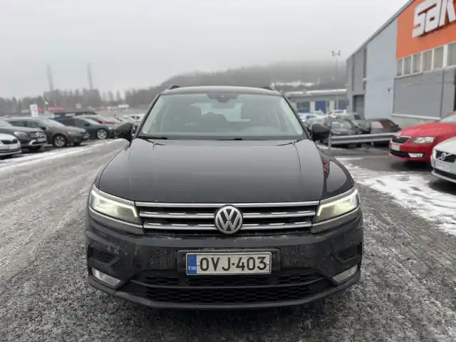 Musta Maastoauto, Volkswagen Tiguan – OVJ-403