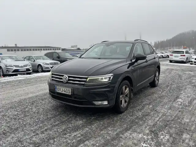 Musta Maastoauto, Volkswagen Tiguan – OVJ-403