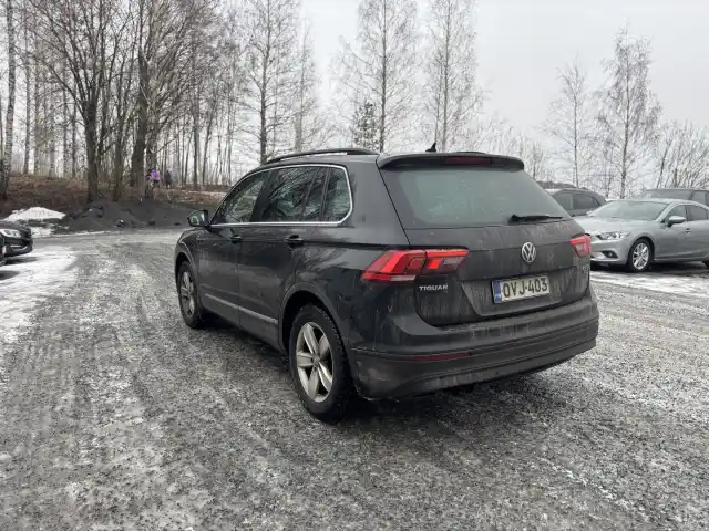 Musta Maastoauto, Volkswagen Tiguan – OVJ-403