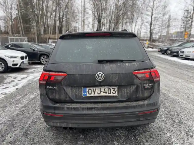 Musta Maastoauto, Volkswagen Tiguan – OVJ-403