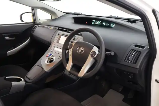 Valkoinen Viistoperä, Toyota Prius – OVJ-680