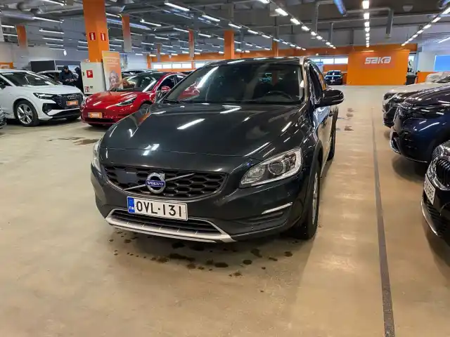 Harmaa Farmari, Volvo V60 Cross Country – OVL-131