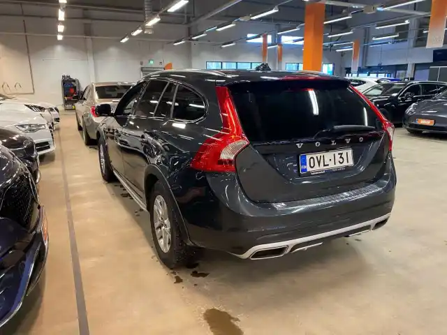 Harmaa Farmari, Volvo V60 Cross Country – OVL-131