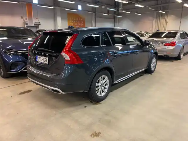 Harmaa Farmari, Volvo V60 Cross Country – OVL-131