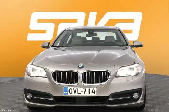 Harmaa Sedan, BMW 520 – OVL-714