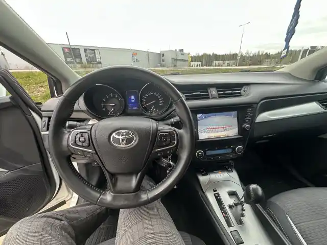 Valkoinen Farmari, Toyota Avensis – OVM-116