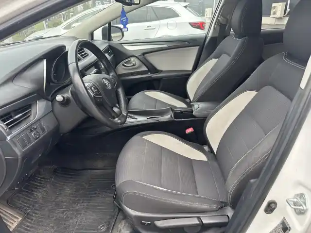 Valkoinen Farmari, Toyota Avensis – OVM-116