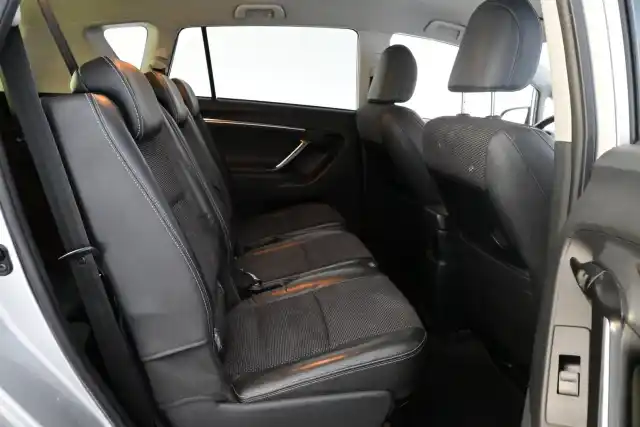 Hopea Tila-auto, Toyota Verso – OVM-563