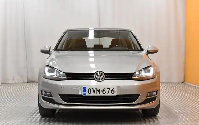 Harmaa Viistoperä, Volkswagen Golf – OVM-676