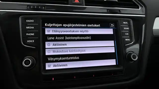 Valkoinen Maastoauto, Volkswagen Tiguan – OVO-362