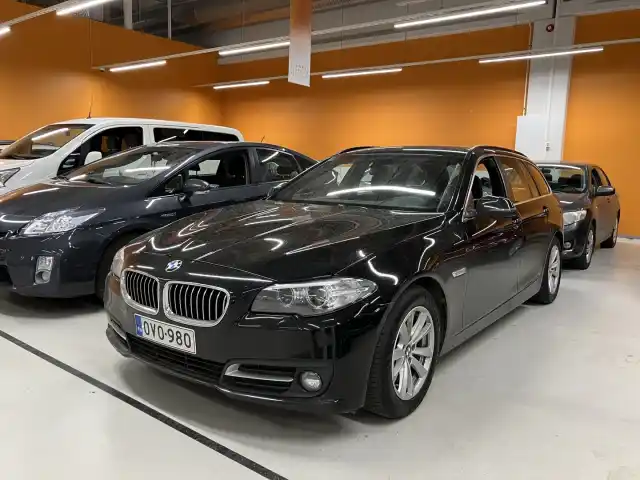 Musta Farmari, BMW 520 – OVO-980