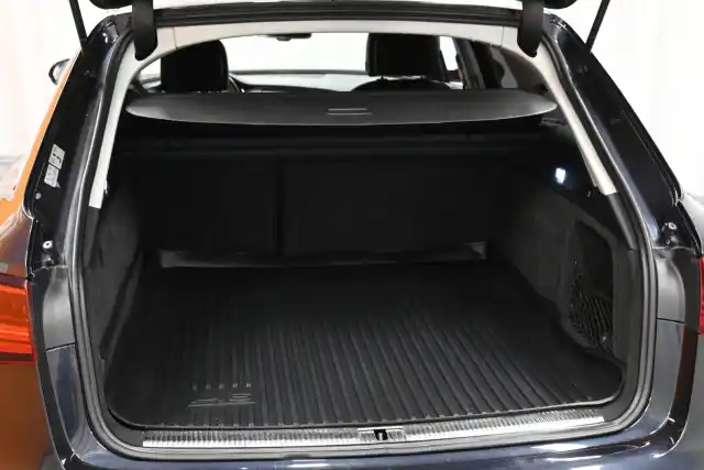 Sininen Farmari, Audi A6 – OVR-671