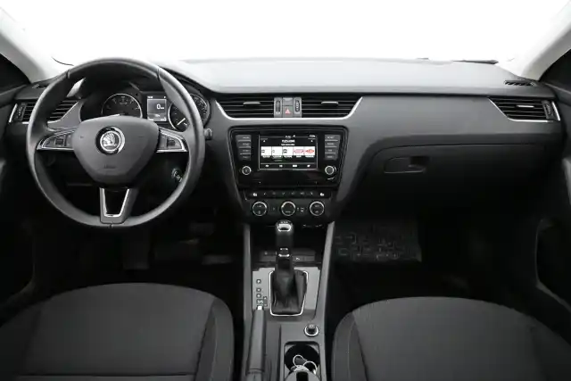 Harmaa Viistoperä, Skoda Octavia – OVS-323