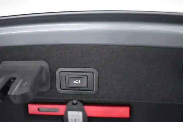 Harmaa Sedan, Audi A6 – OVS-999