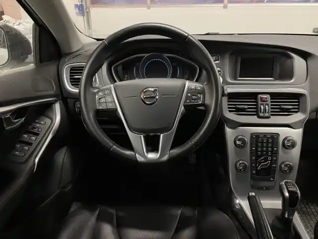 Valkoinen Viistoperä, Volvo V40 Cross Country – OVX-554