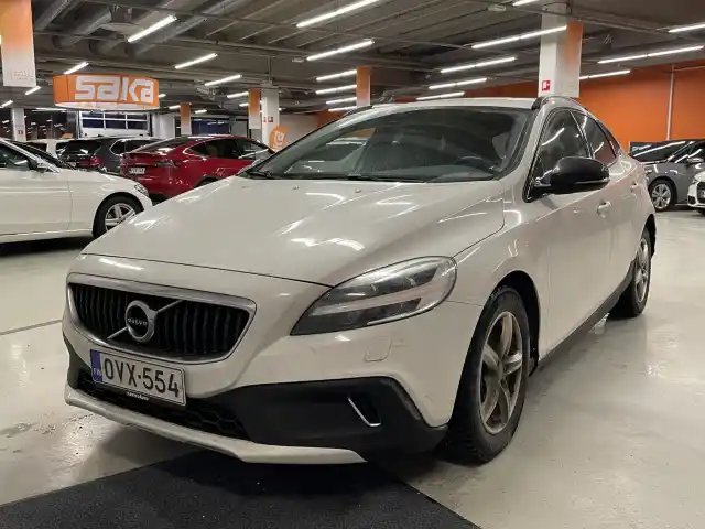 Valkoinen Viistoperä, Volvo V40 Cross Country – OVX-554