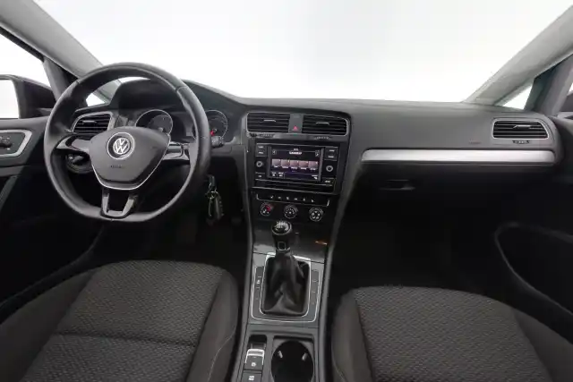 Musta Farmari, Volkswagen Golf – OVX-575