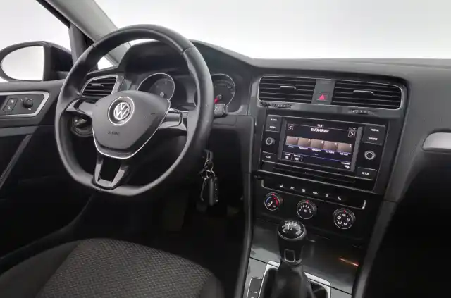 Musta Farmari, Volkswagen Golf – OVX-575