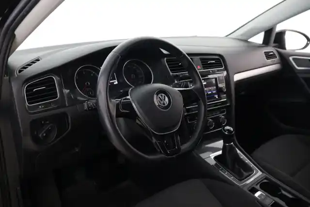 Musta Farmari, Volkswagen Golf – OVX-575