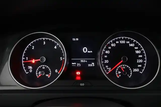 Musta Farmari, Volkswagen Golf – OVX-575