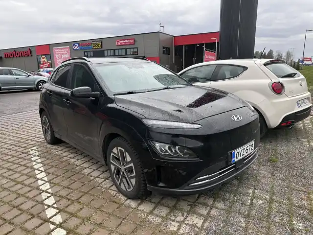 Musta Maastoauto, Hyundai KONA – OVZ-572