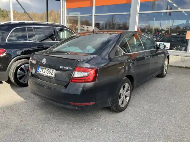 Musta Viistoperä, Skoda Octavia – OVZ-593