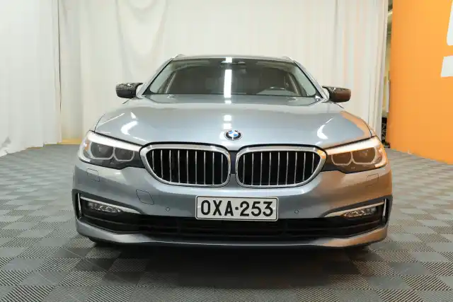 Harmaa Farmari, BMW 520 – OXA-253