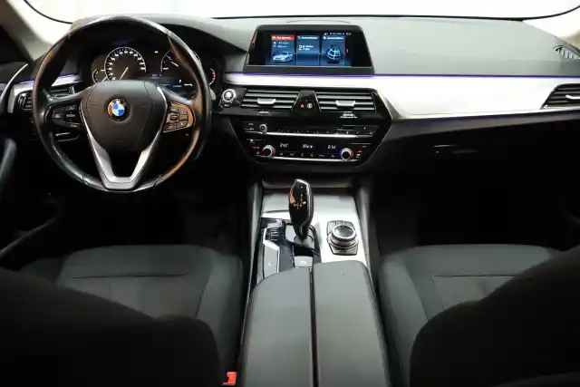 Harmaa Farmari, BMW 520 – OXA-253