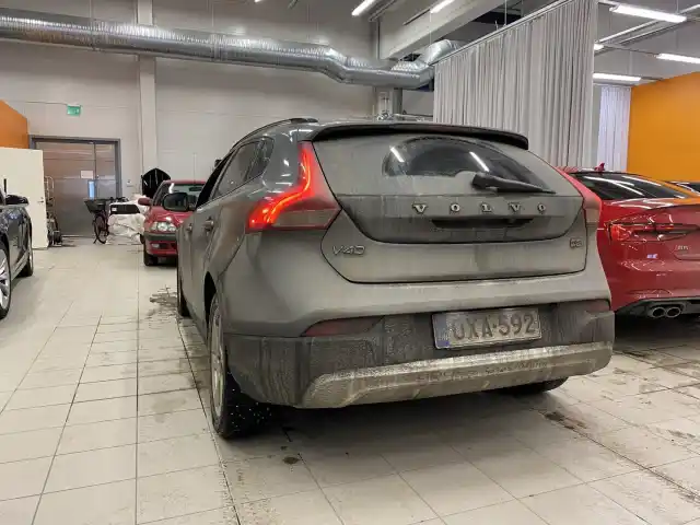 Harmaa Viistoperä, Volvo V40 Cross Country – OXA-592