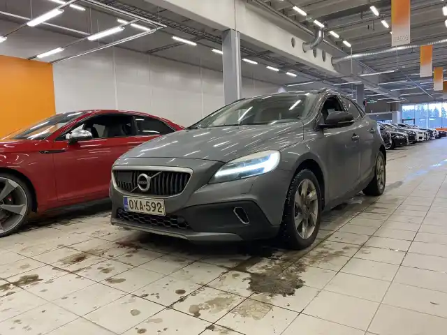 Harmaa Viistoperä, Volvo V40 Cross Country – OXA-592