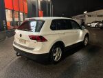 Valkoinen Maastoauto, Volkswagen Tiguan – OXA-676, kuva 2