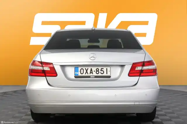 Harmaa Sedan, Mercedes-Benz E – OXA-851